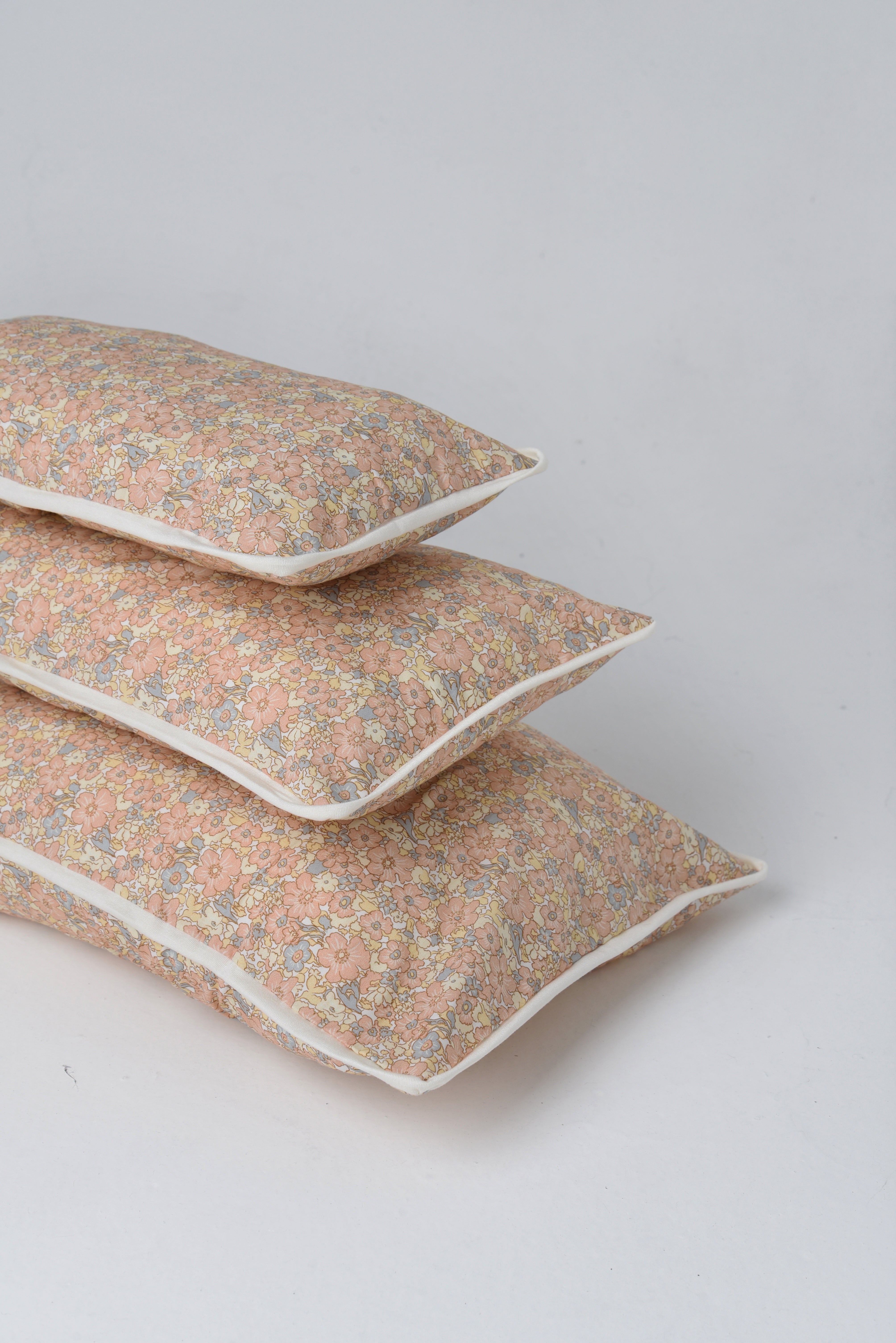 Super Petite Cuddle Pillow in Rosy