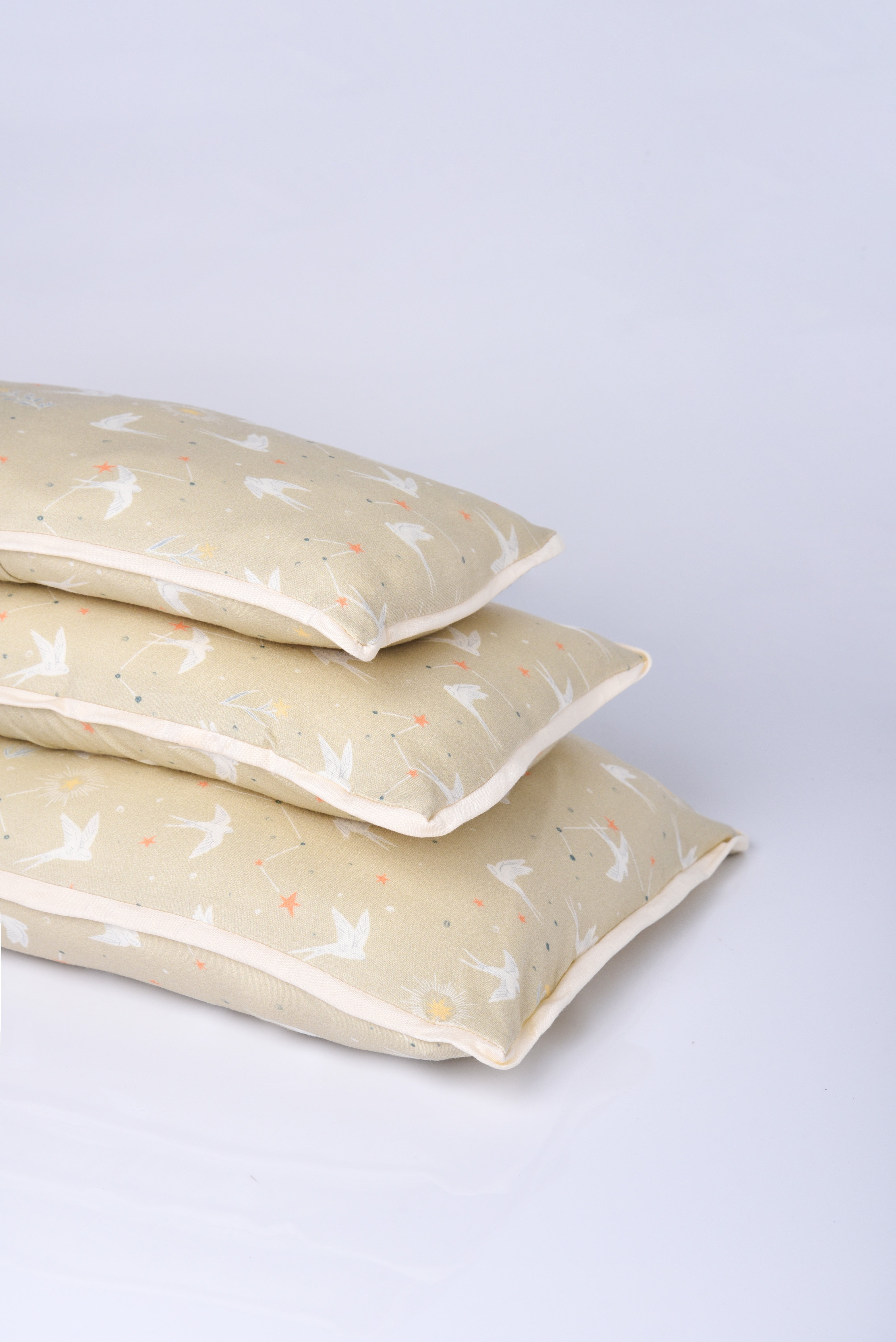 Grand Cuddle Pillow in Two Drifters