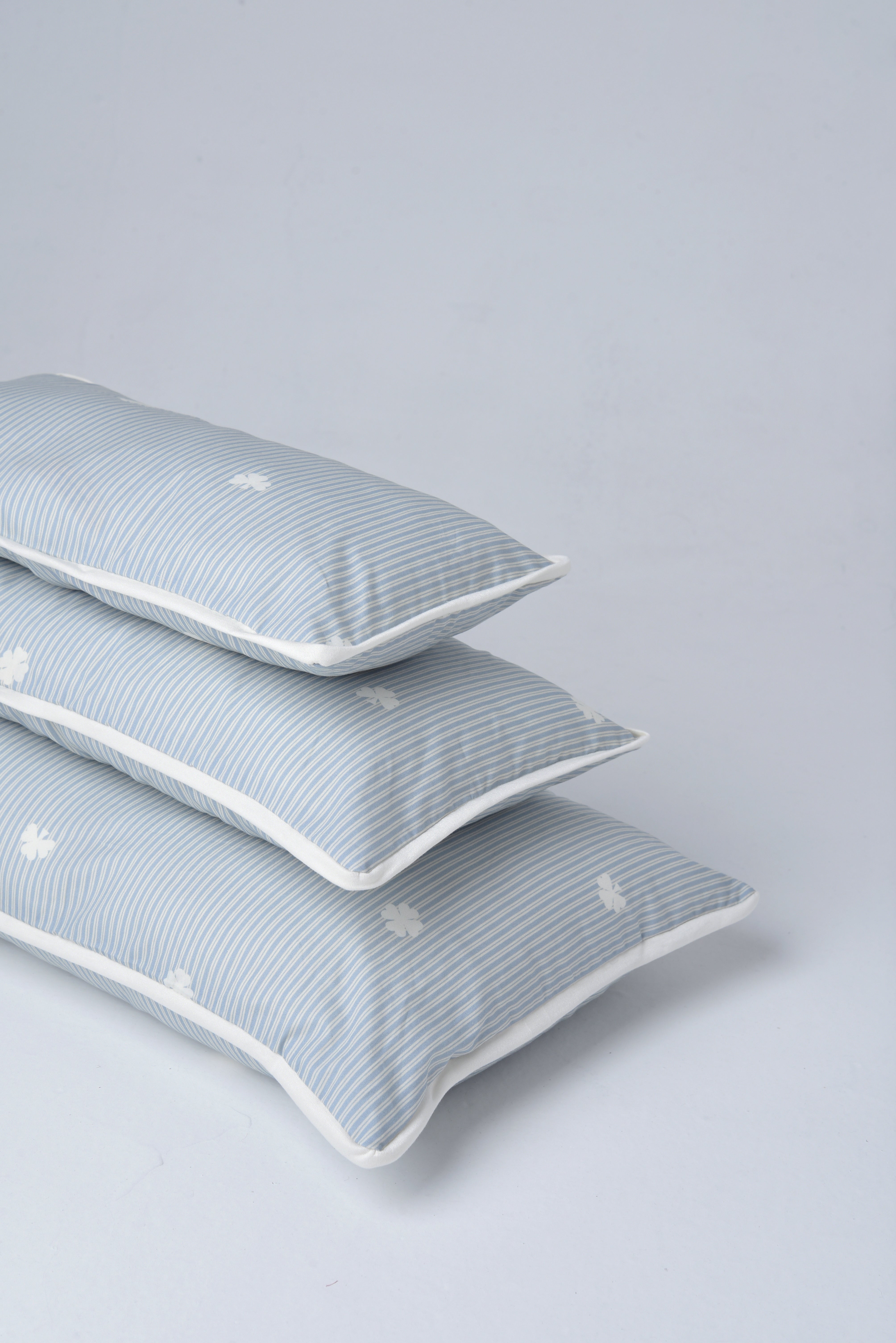 Grand Cuddle Pillow in Lucky Charm