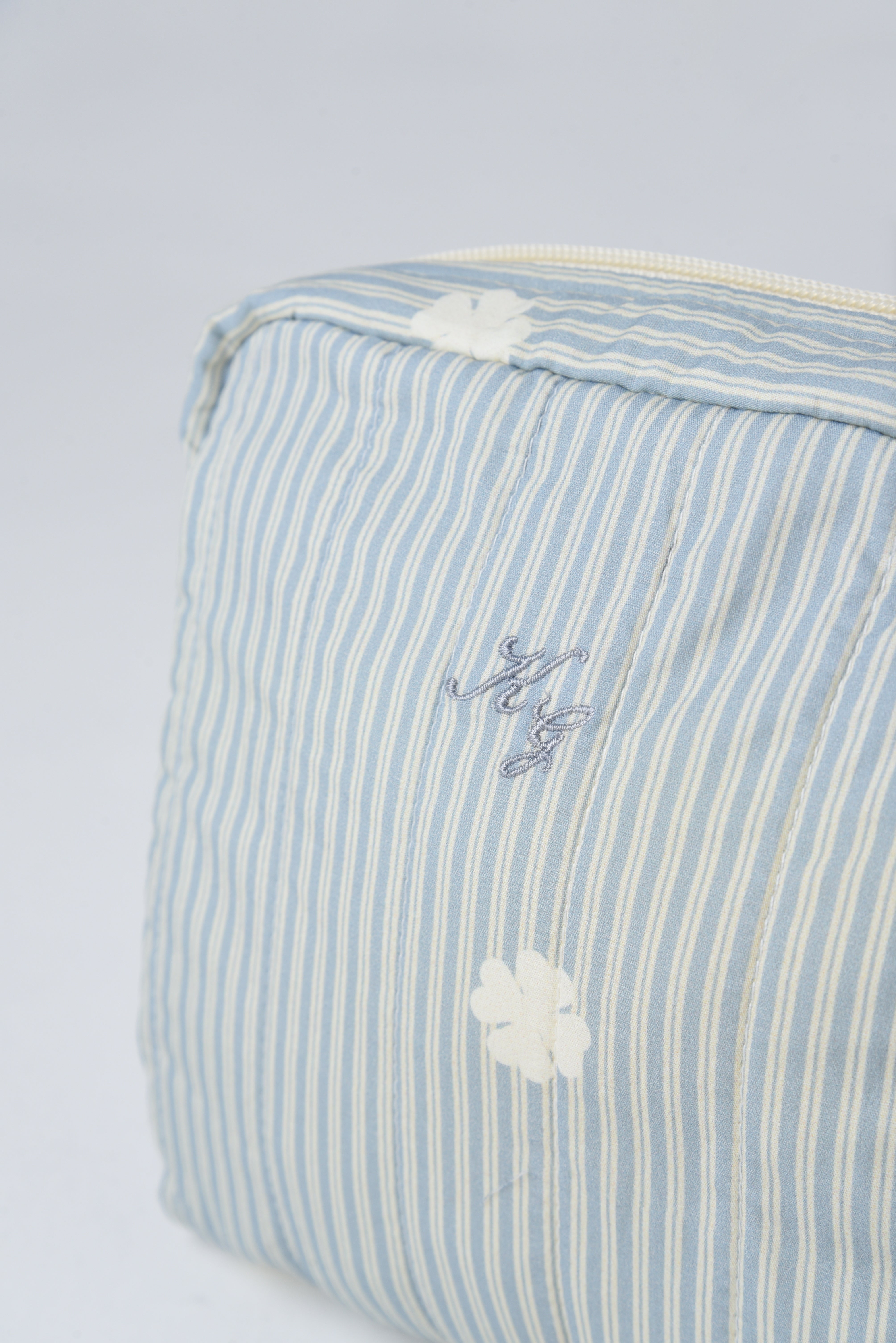 Essential Pouch in Rosy