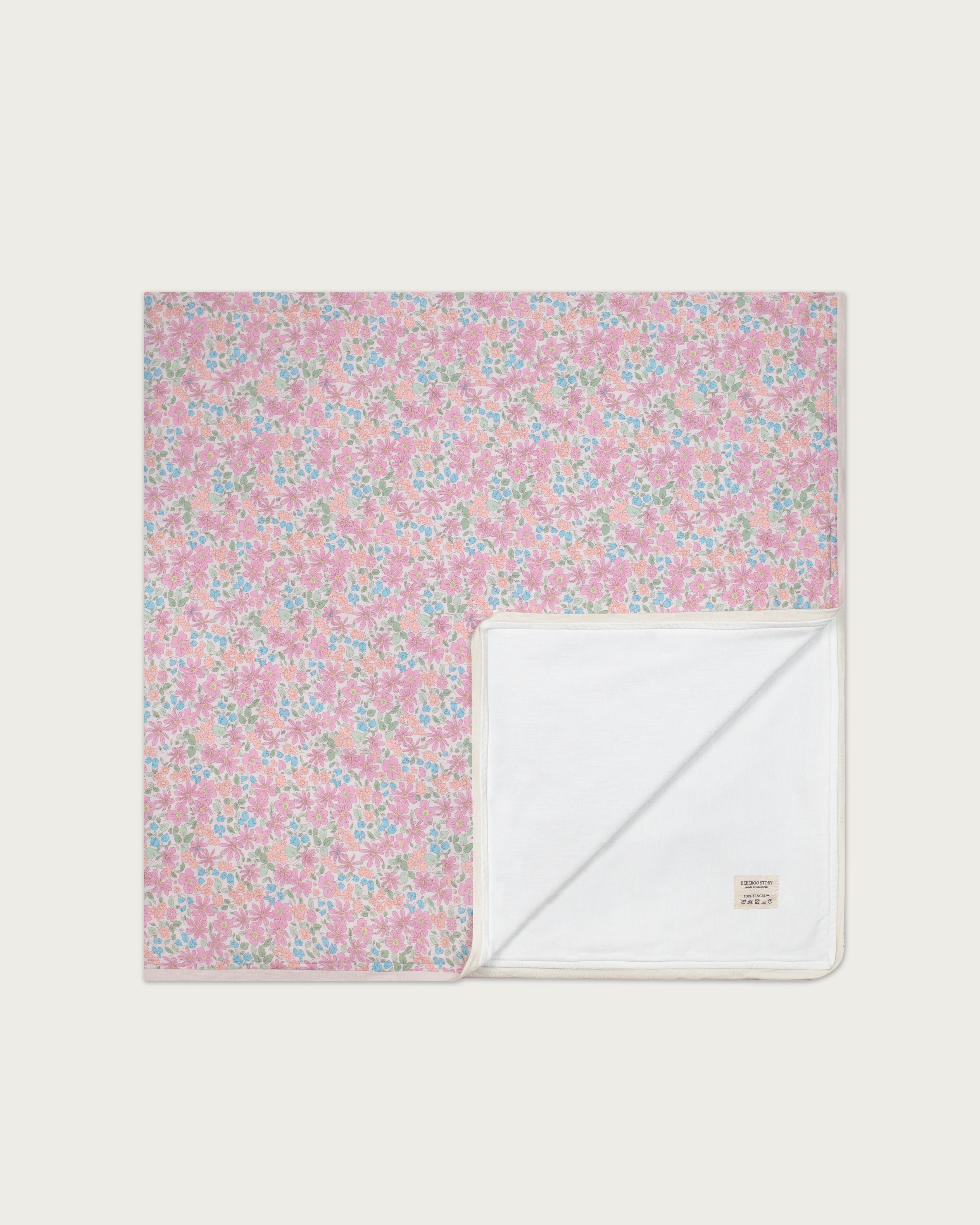Throw Blanket in Pink Cosmos