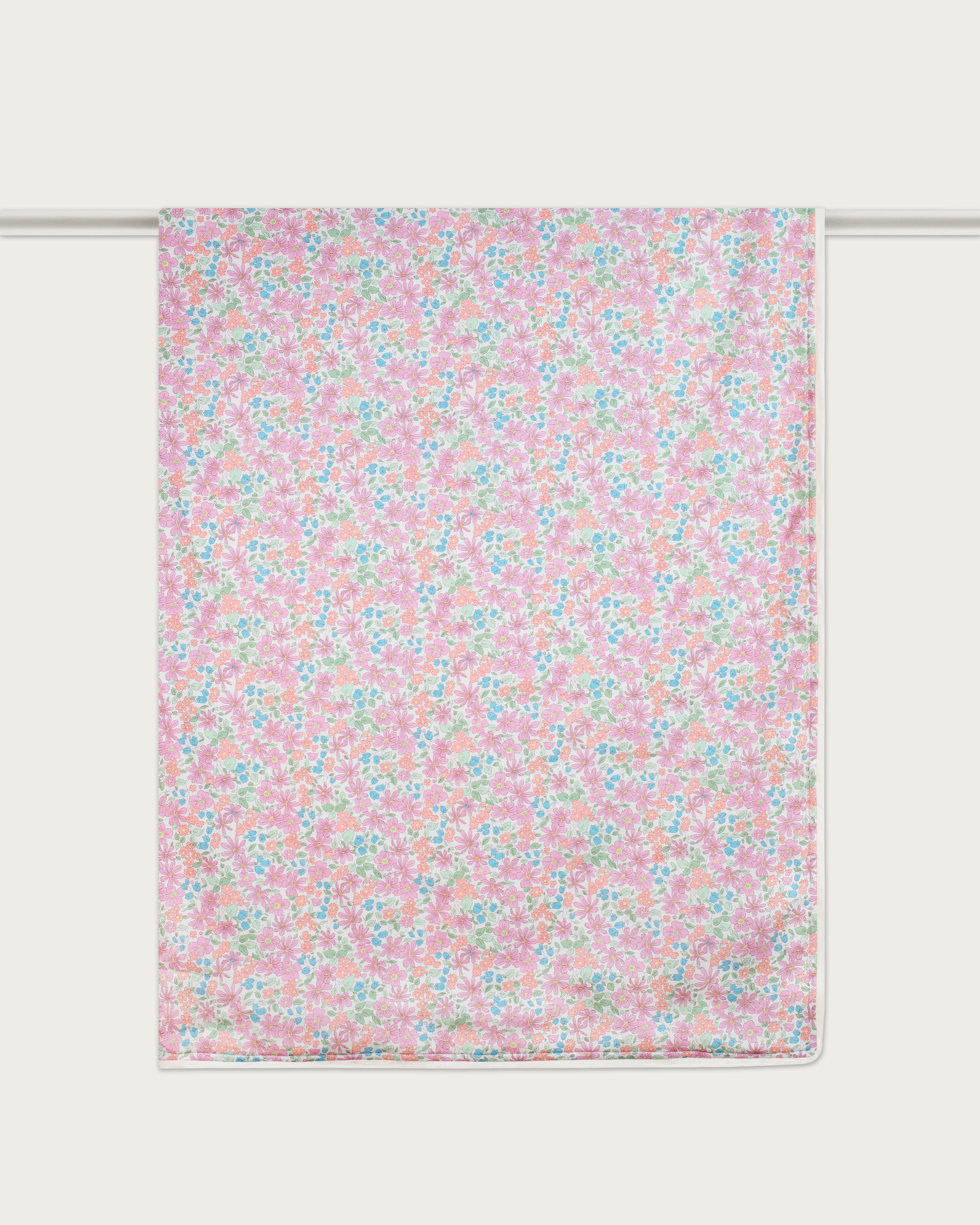 Throw Blanket in Pink Cosmos